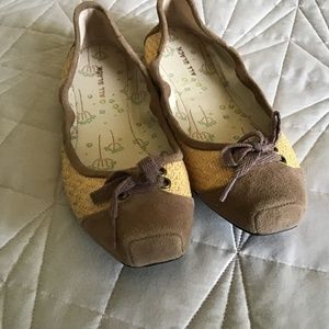 All Black Women’s Flats